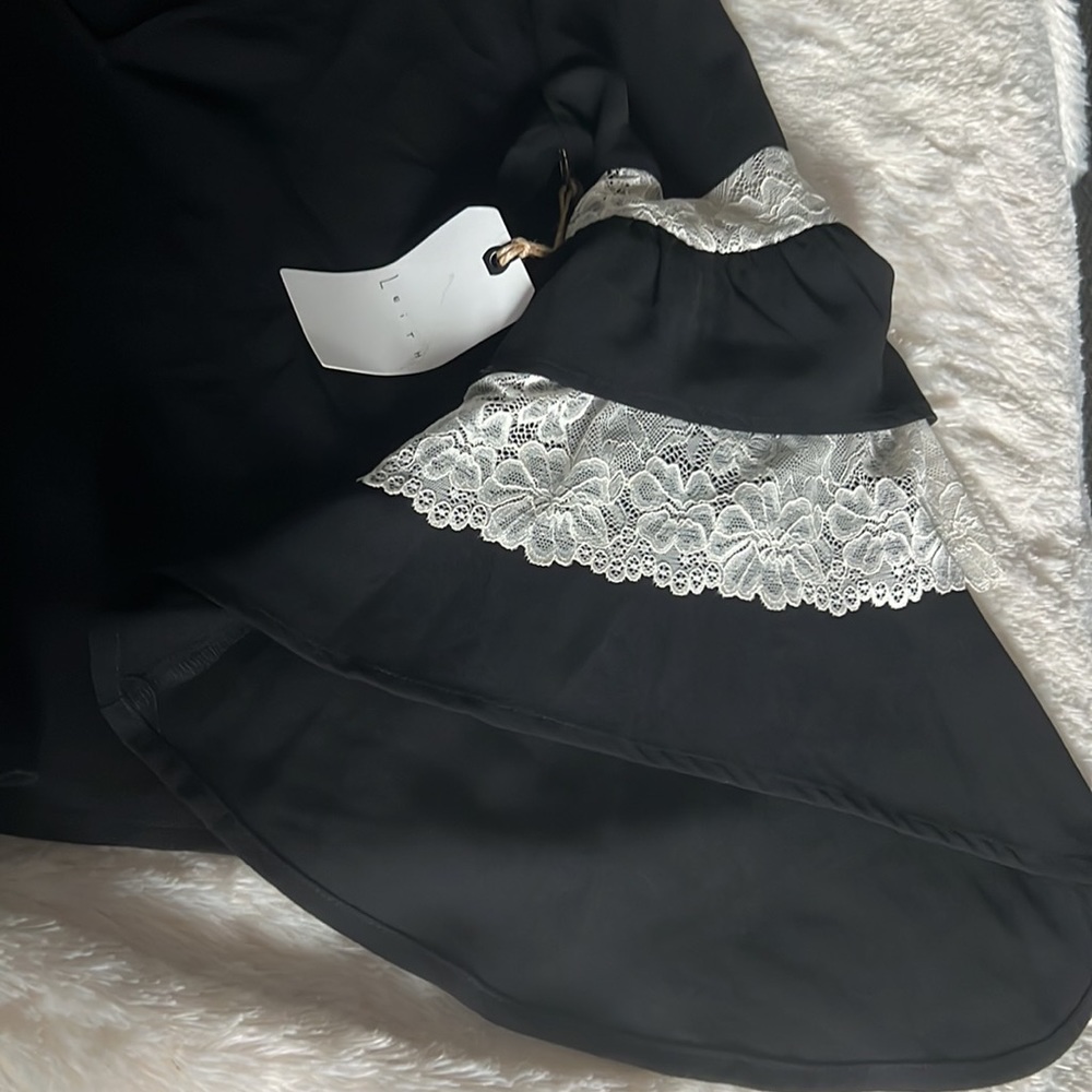 Leith v neck,Bell sleeves black blouse. - Picture 3 of 5